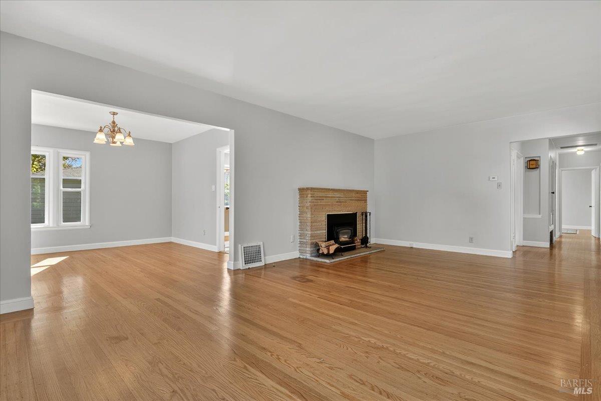 Detail Gallery Image 12 of 56 For 332 El Camino Real Unkn, Vallejo,  CA 94590 - 3 Beds | 2/1 Baths