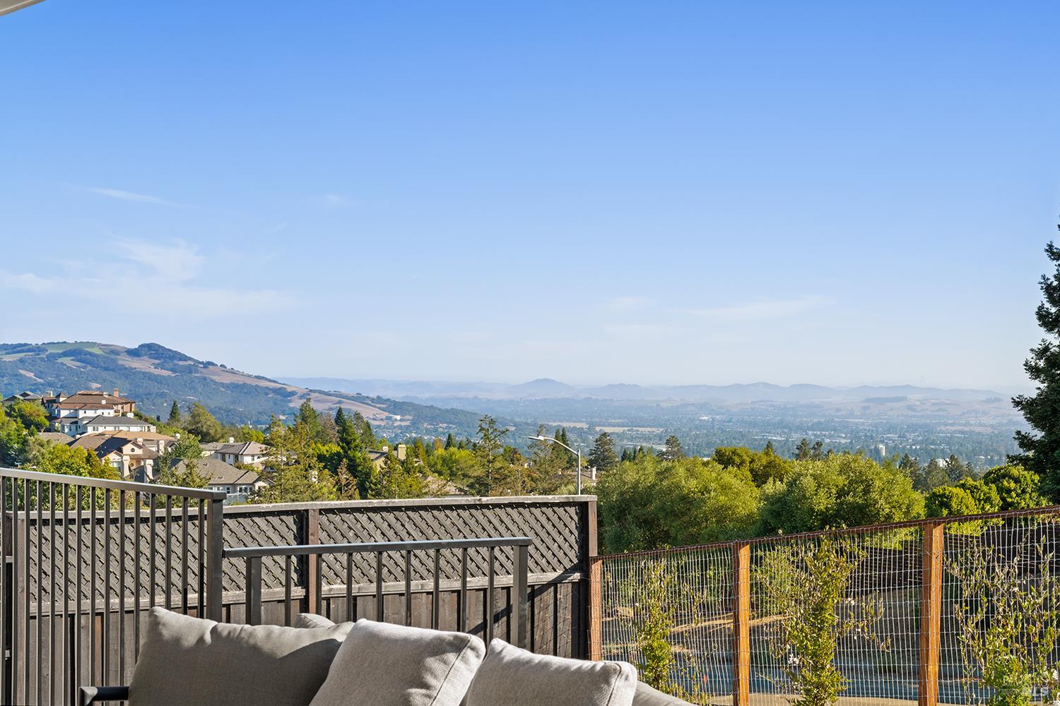 Detail Gallery Image 9 of 44 For 3763 Paxton Pl, Santa Rosa,  CA 95403 - 4 Beds | 4 Baths