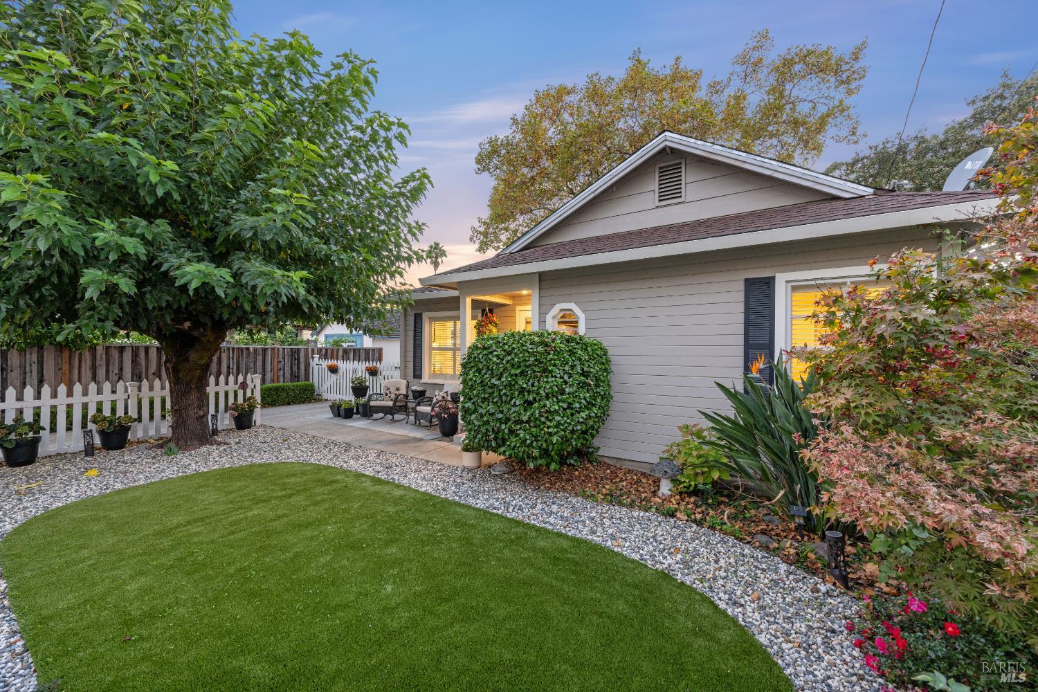 Detail Gallery Image 4 of 53 For 529 Macklyn Ave, Santa Rosa,  CA 95405 - 2 Beds | 1 Baths