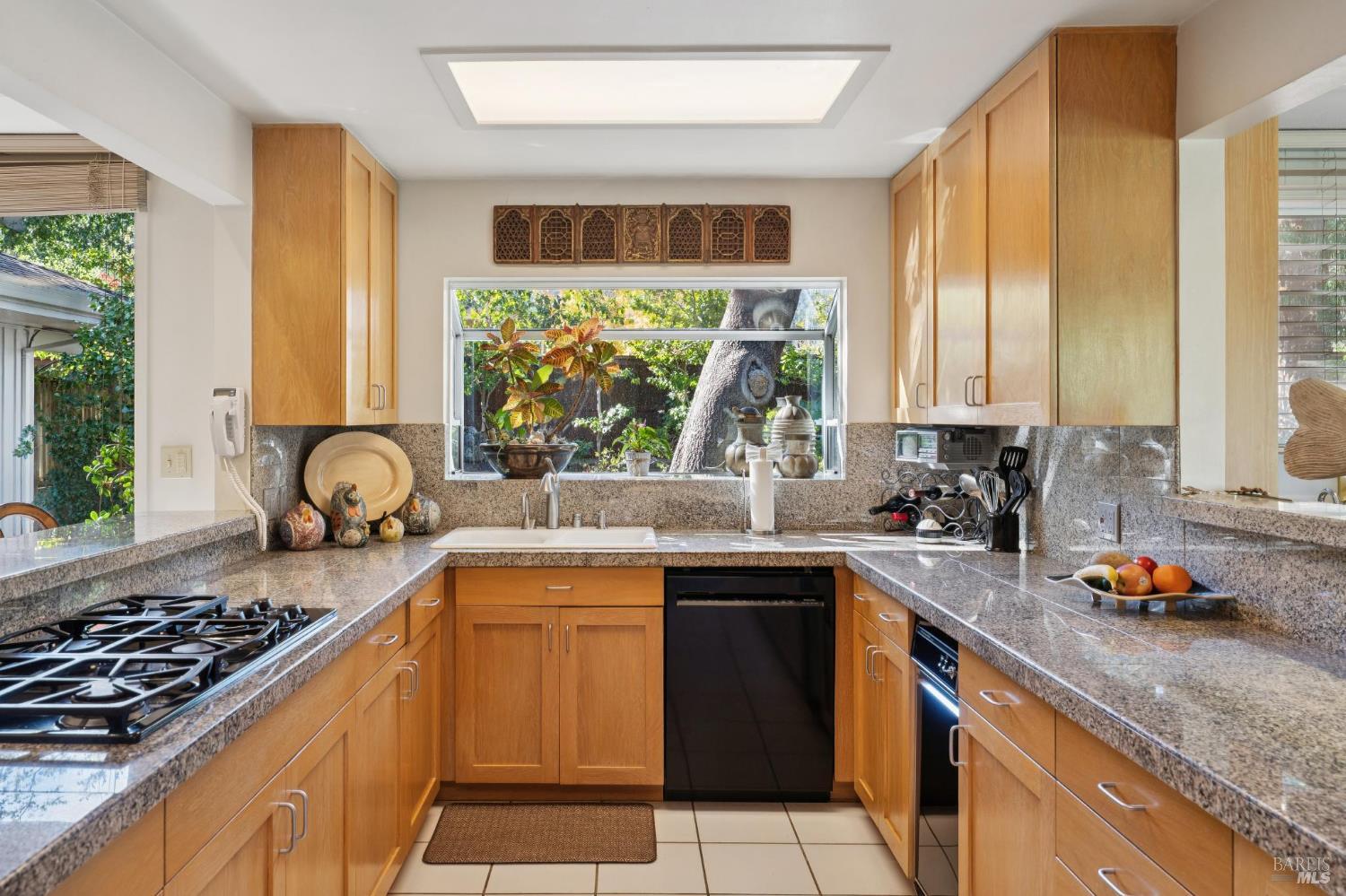Detail Gallery Image 41 of 65 For 492 Fairway Dr, Novato,  CA 94949 - 3 Beds | 2/1 Baths
