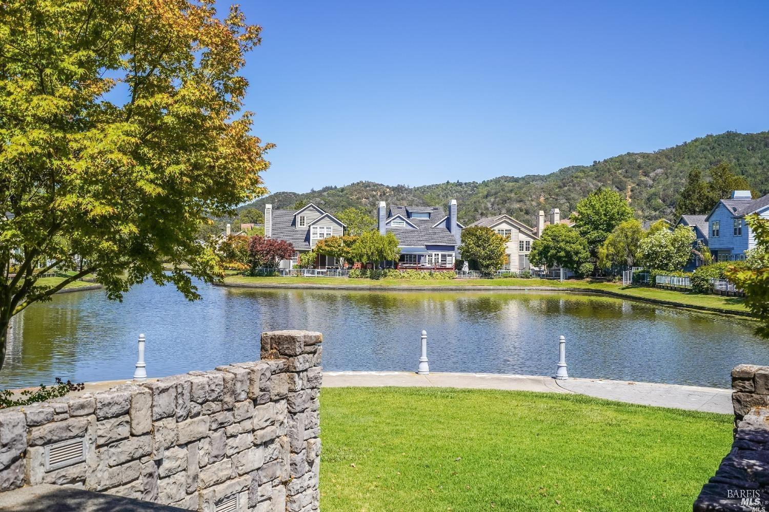 Detail Gallery Image 48 of 56 For 13 Waterside Cir, San Rafael,  CA 94903 - 3 Beds | 2/1 Baths