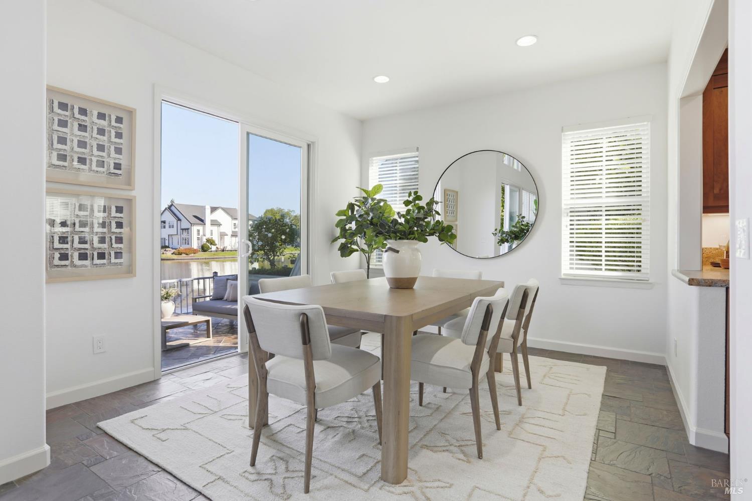 Detail Gallery Image 5 of 56 For 13 Waterside Cir, San Rafael,  CA 94903 - 3 Beds | 2/1 Baths