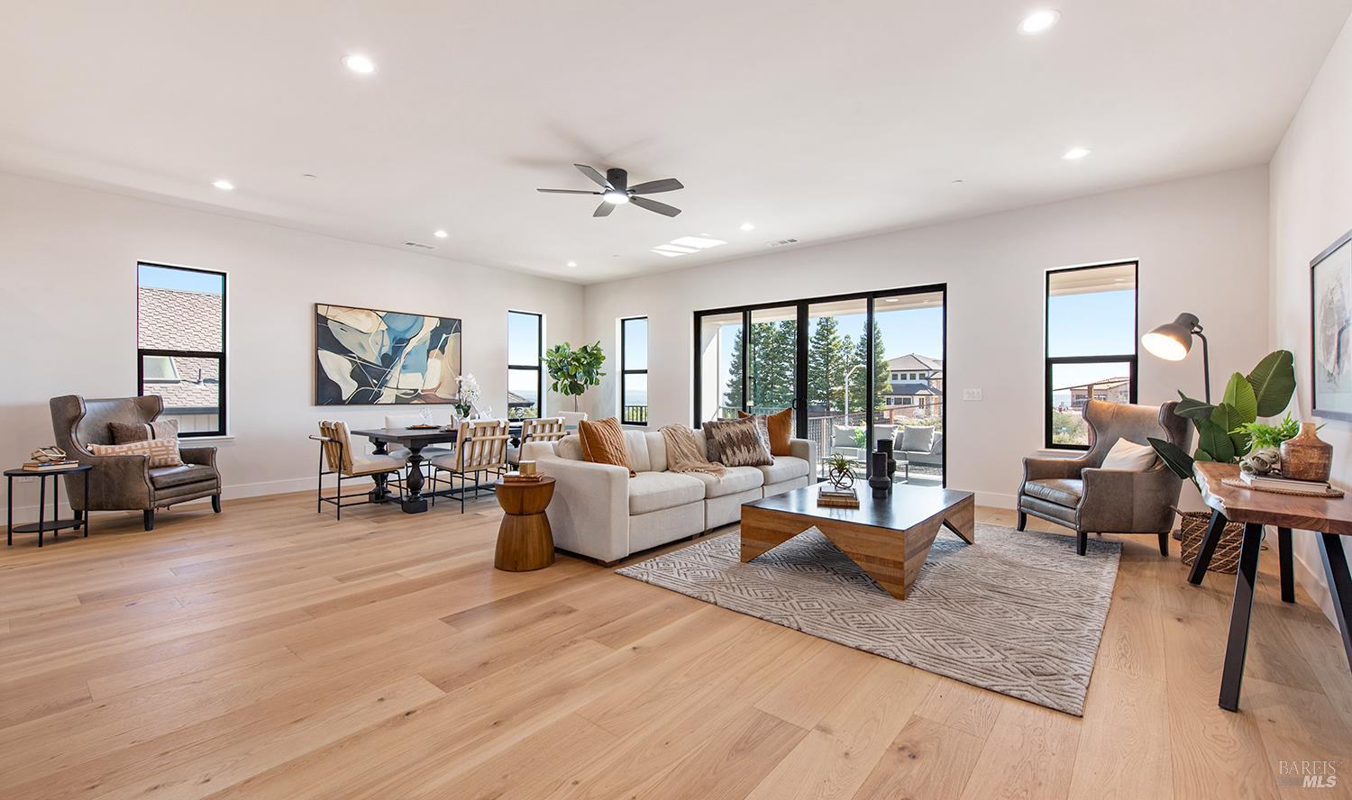 Detail Gallery Image 2 of 44 For 3763 Paxton Pl, Santa Rosa,  CA 95403 - 4 Beds | 4 Baths