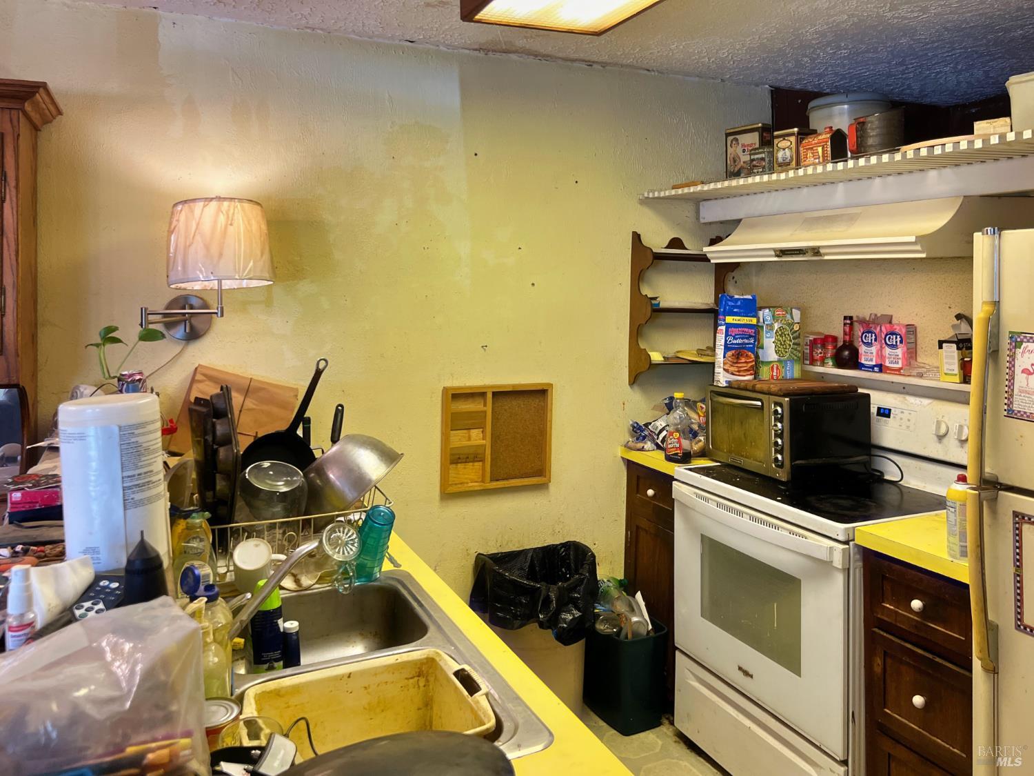 Detail Gallery Image 5 of 28 For 44170 Lakeview Ave, Laytonville,  CA 95454 - 3 Beds | 2 Baths