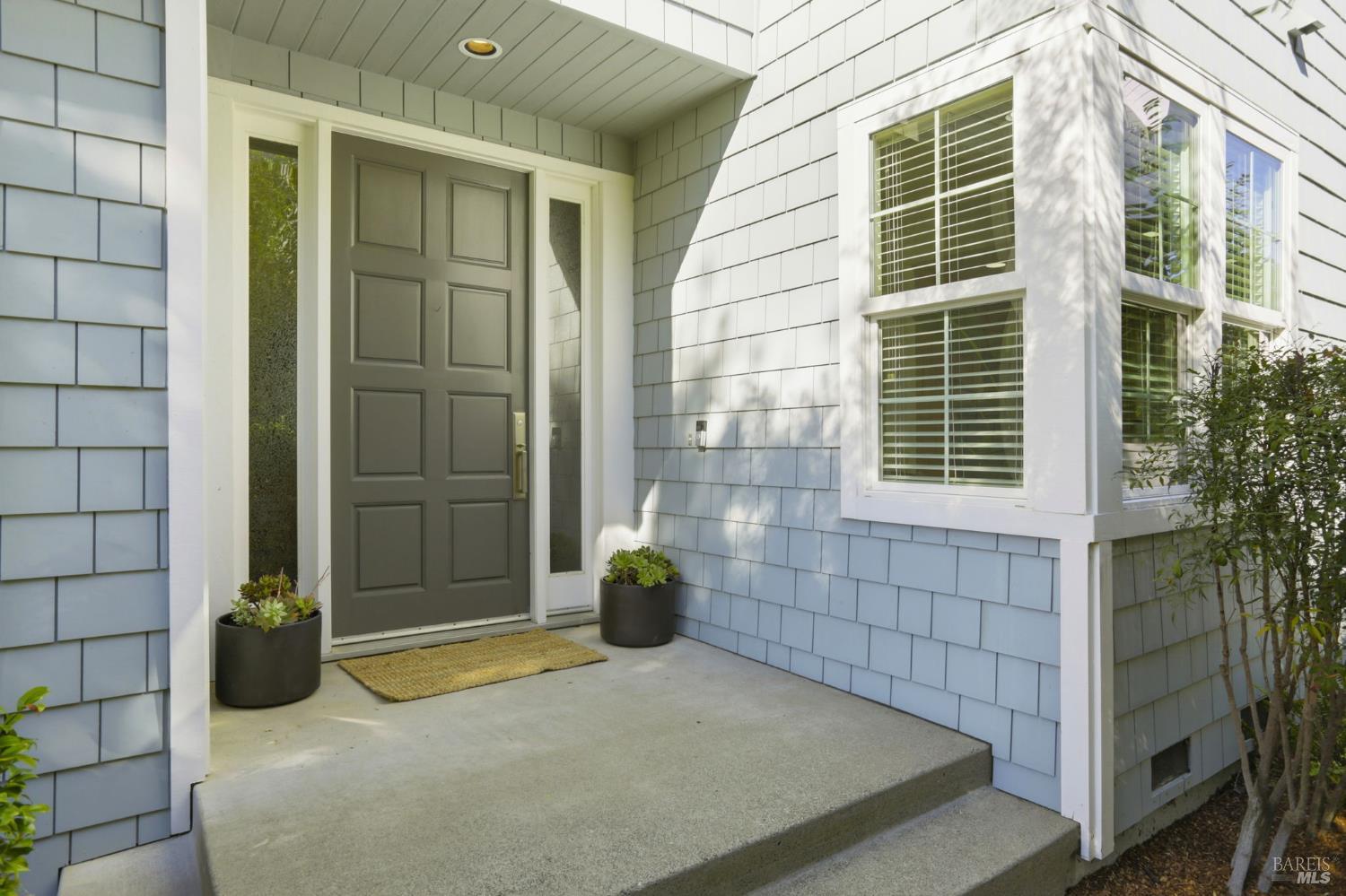 Detail Gallery Image 13 of 56 For 13 Waterside Cir, San Rafael,  CA 94903 - 3 Beds | 2/1 Baths