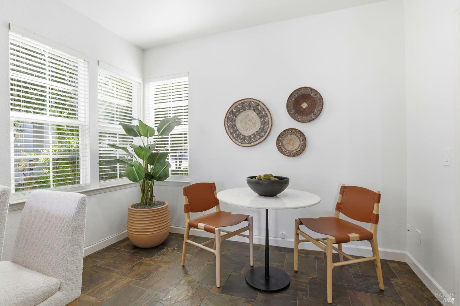 Detail Gallery Image 17 of 56 For 13 Waterside Cir, San Rafael,  CA 94903 - 3 Beds | 2/1 Baths