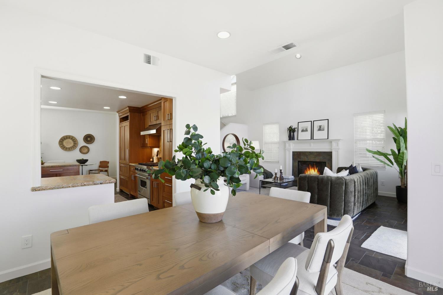 Detail Gallery Image 20 of 56 For 13 Waterside Cir, San Rafael,  CA 94903 - 3 Beds | 2/1 Baths