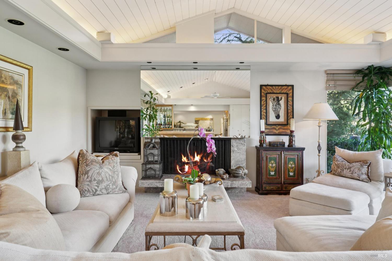 Detail Gallery Image 4 of 65 For 492 Fairway Dr, Novato,  CA 94949 - 3 Beds | 2/1 Baths