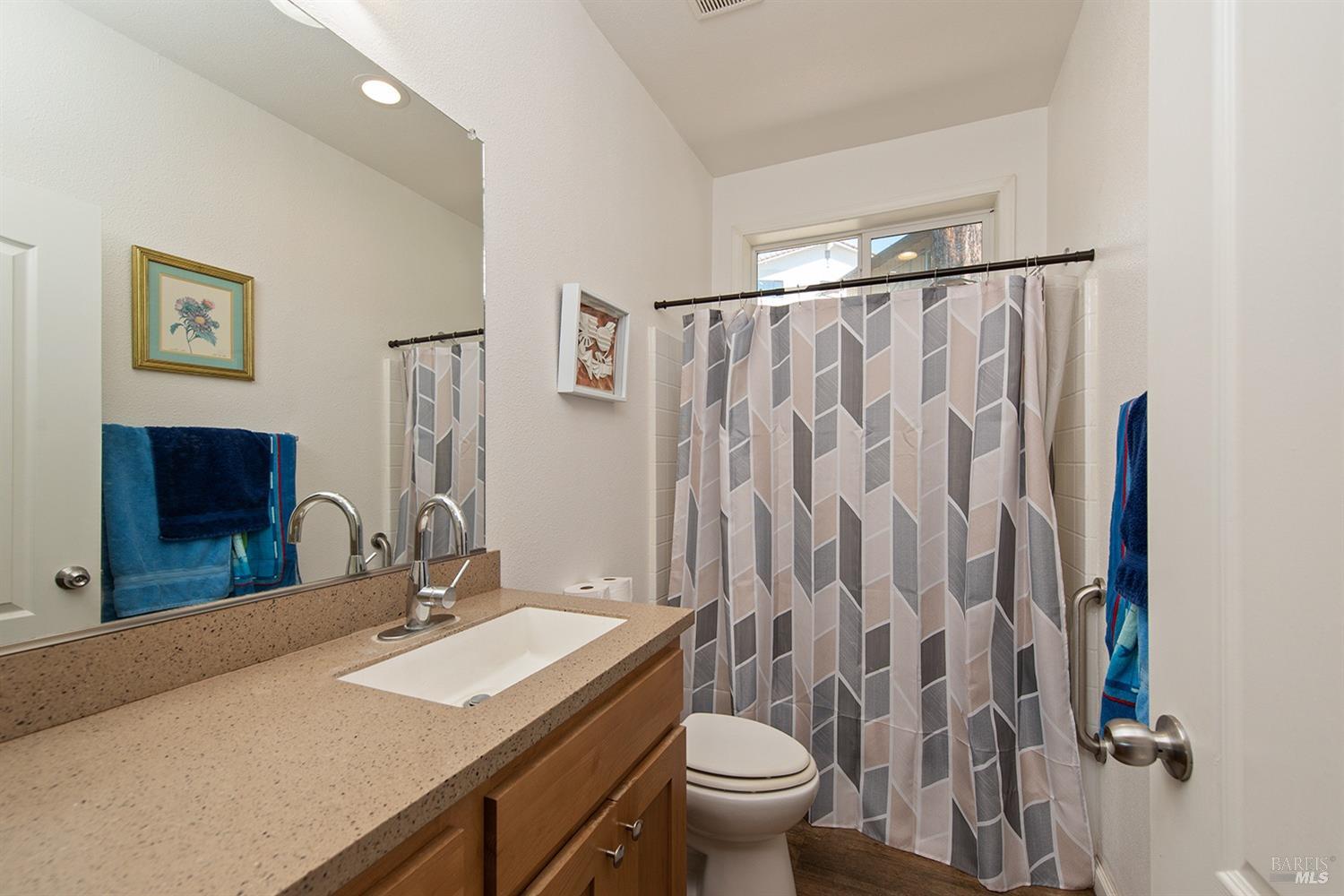 Detail Gallery Image 12 of 21 For 5026 Carriage Ln, Santa Rosa,  CA 95403 - 4 Beds | 3 Baths