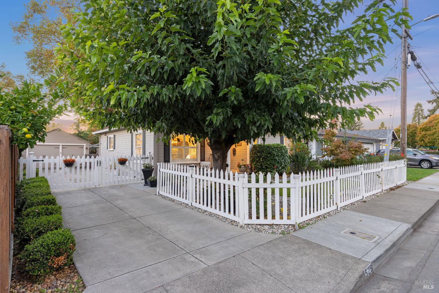 Detail Gallery Image 2 of 53 For 529 Macklyn Ave, Santa Rosa,  CA 95405 - 2 Beds | 1 Baths