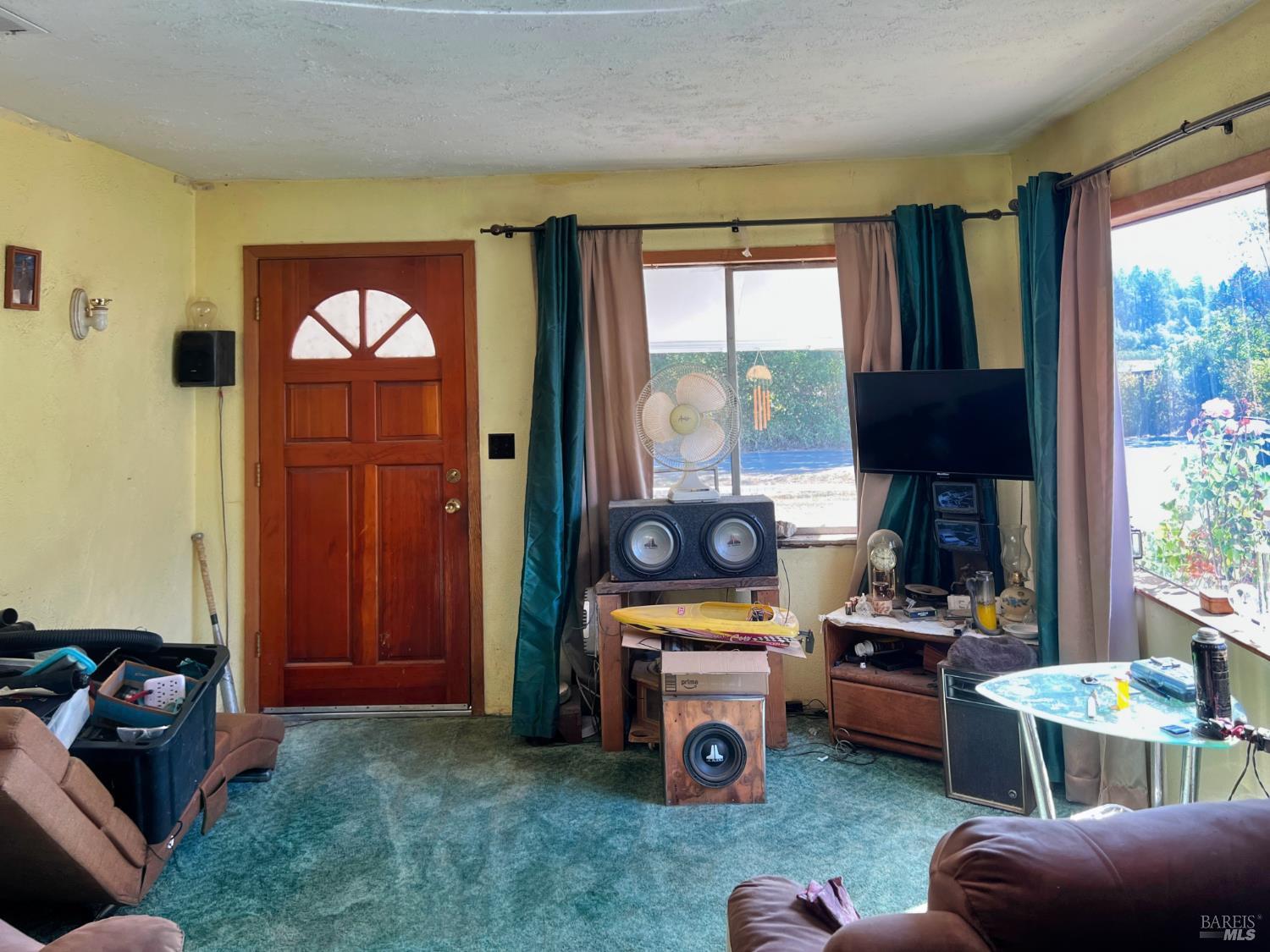 Detail Gallery Image 3 of 28 For 44170 Lakeview Ave, Laytonville,  CA 95454 - 3 Beds | 2 Baths