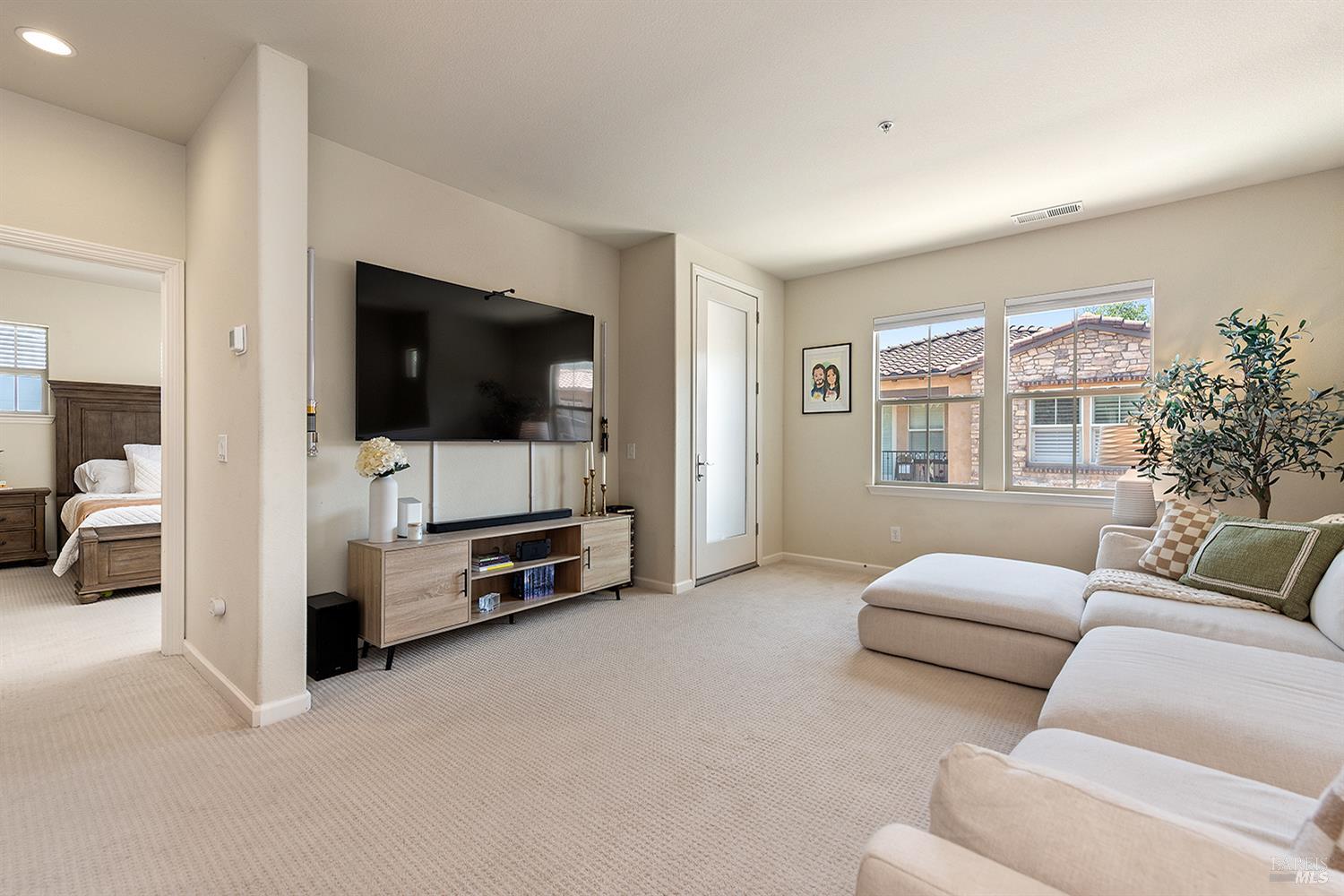 Detail Gallery Image 10 of 22 For 180 Healdsburg Ave #B,  Cloverdale,  CA 95425 - 2 Beds | 2 Baths