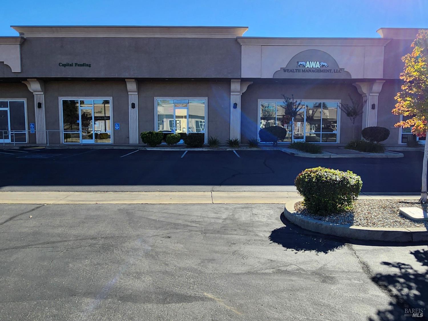 Detail Gallery Image 3 of 5 For 2650 Larkspur Ln #F,  Redding,  CA 96002 - – Beds | – Baths