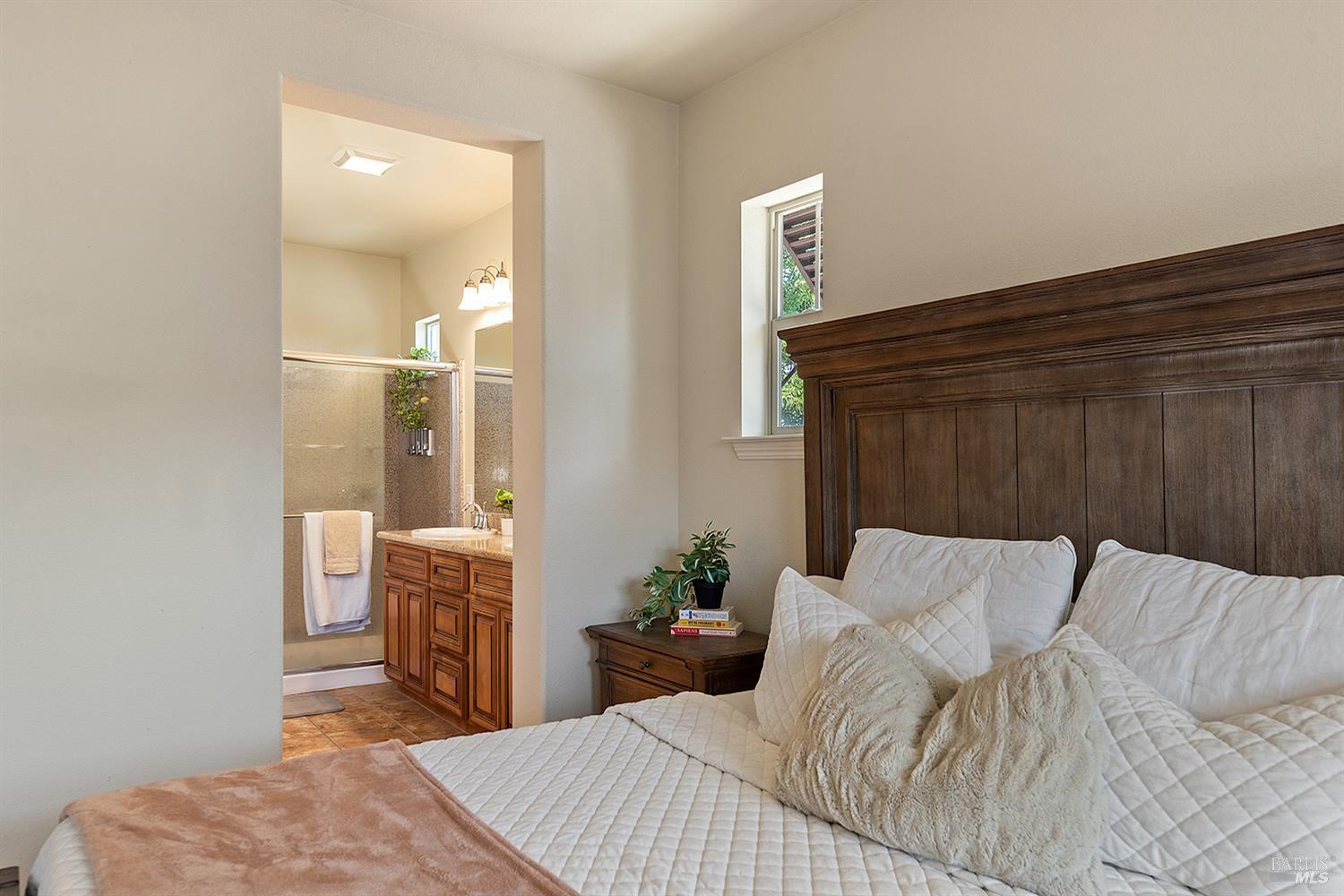 Detail Gallery Image 13 of 22 For 180 Healdsburg Ave #B,  Cloverdale,  CA 95425 - 2 Beds | 2 Baths