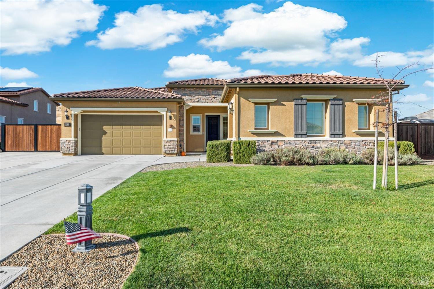 Detail Gallery Image 3 of 97 For 6012 Peacock Ct, Vacaville,  CA 95688 - 3 Beds | 3/1 Baths