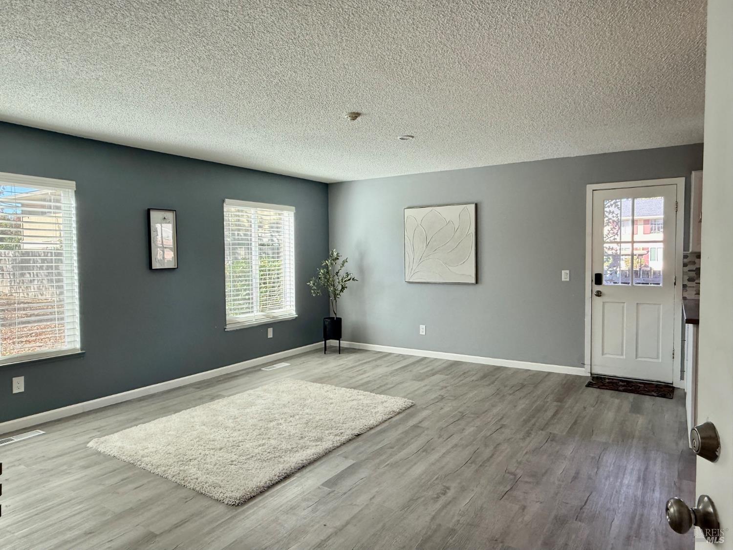 Detail Gallery Image 3 of 18 For 300 Stony Point Rd #191,  Santa Rosa,  CA 95401 - 2 Beds | 1/1 Baths