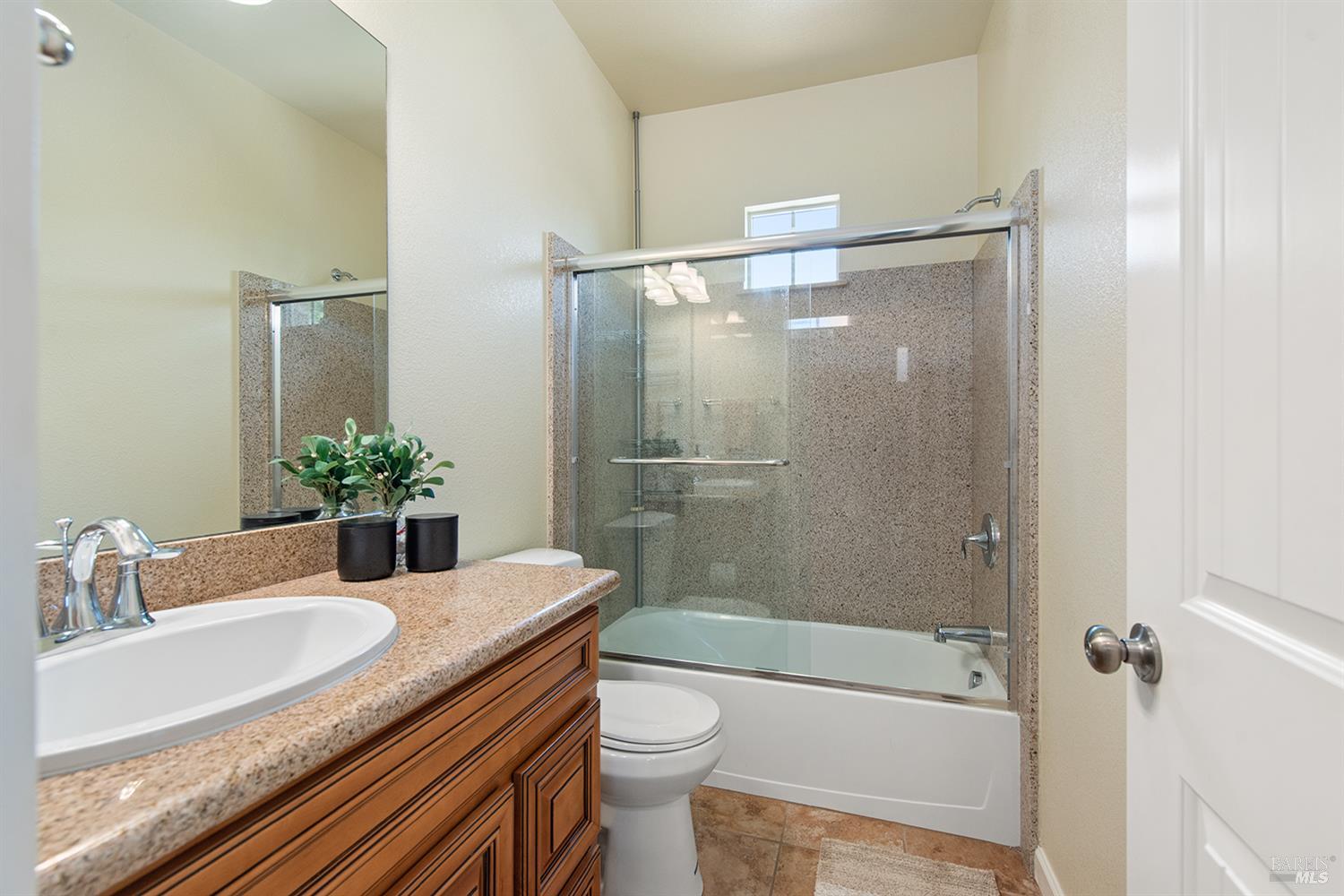 Detail Gallery Image 19 of 22 For 180 Healdsburg Ave #B,  Cloverdale,  CA 95425 - 2 Beds | 2 Baths