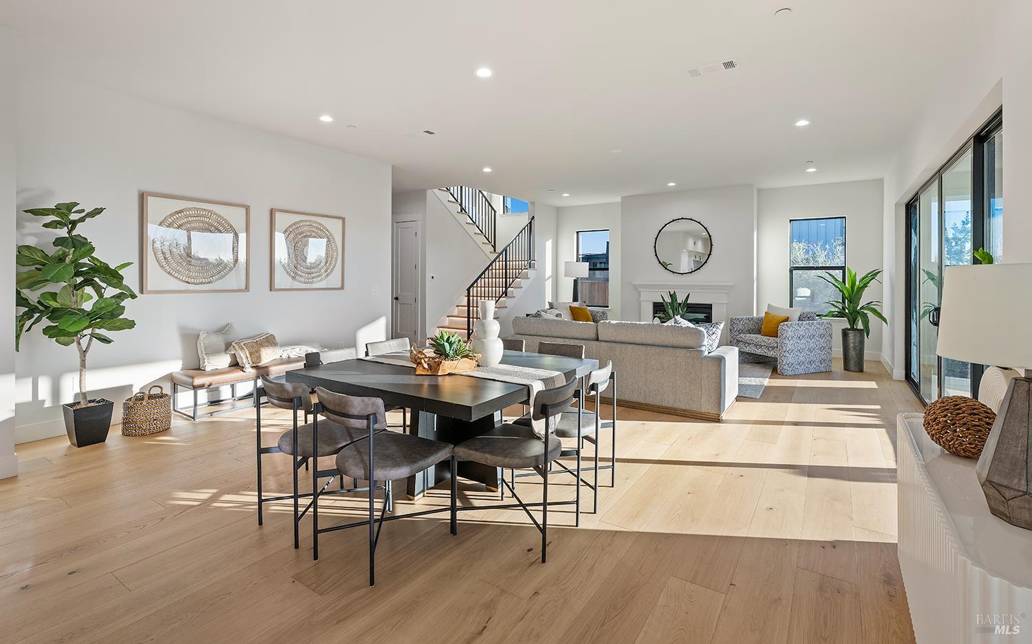 Detail Gallery Image 5 of 53 For 3749 Sawgrass Pl, Santa Rosa,  CA 95403 - 4 Beds | 4 Baths