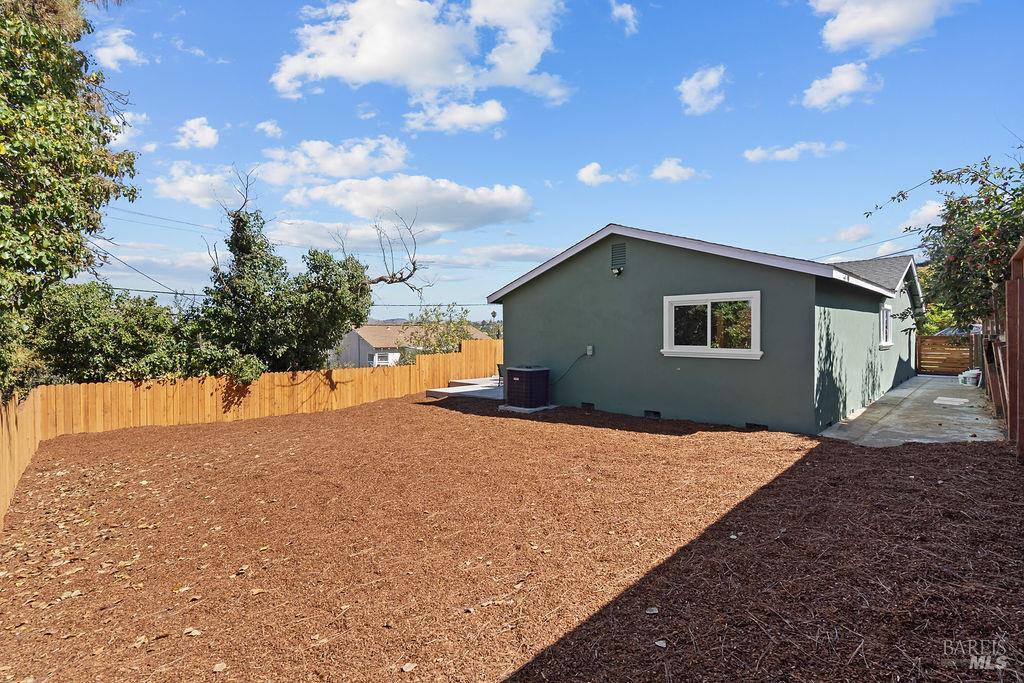 Detail Gallery Image 33 of 38 For 121 La Brea St, Vallejo,  CA 94591 - 3 Beds | 2 Baths