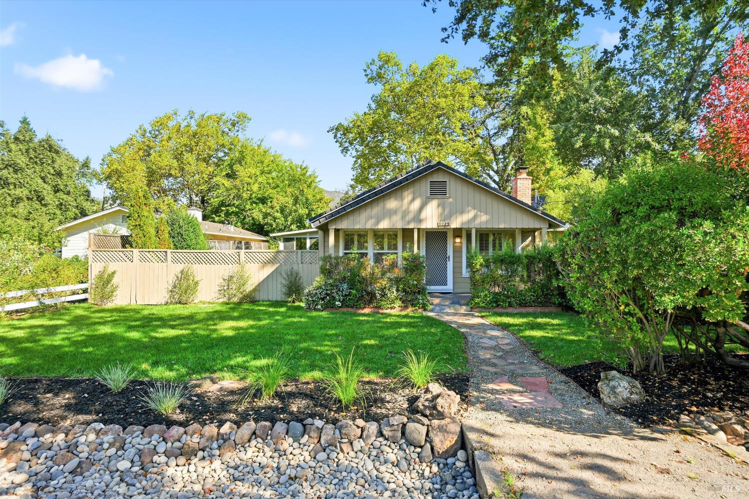 Detail Gallery Image 3 of 44 For 9225 Clyde Ave, Kenwood,  CA 95452 - 2 Beds | 2 Baths