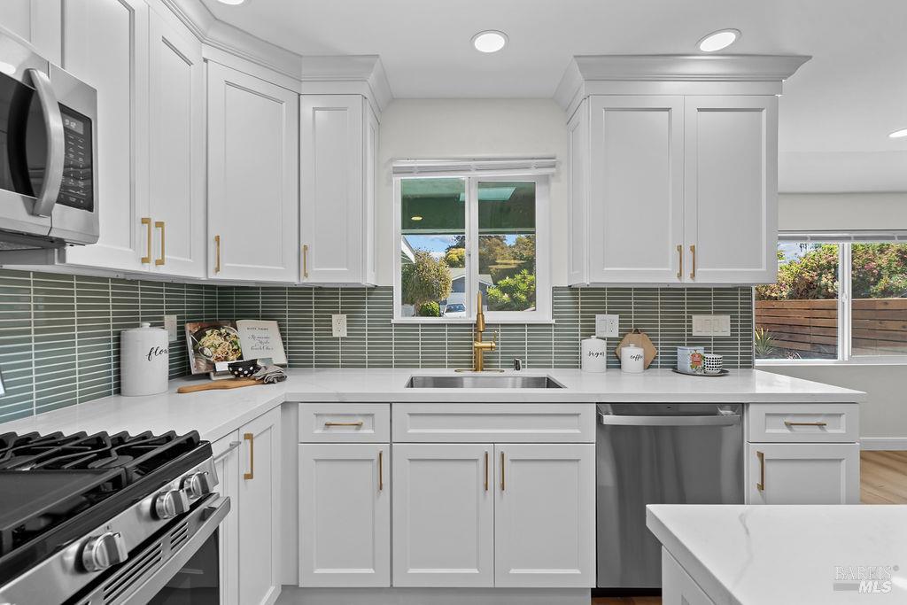 Detail Gallery Image 11 of 38 For 121 La Brea St, Vallejo,  CA 94591 - 3 Beds | 2 Baths