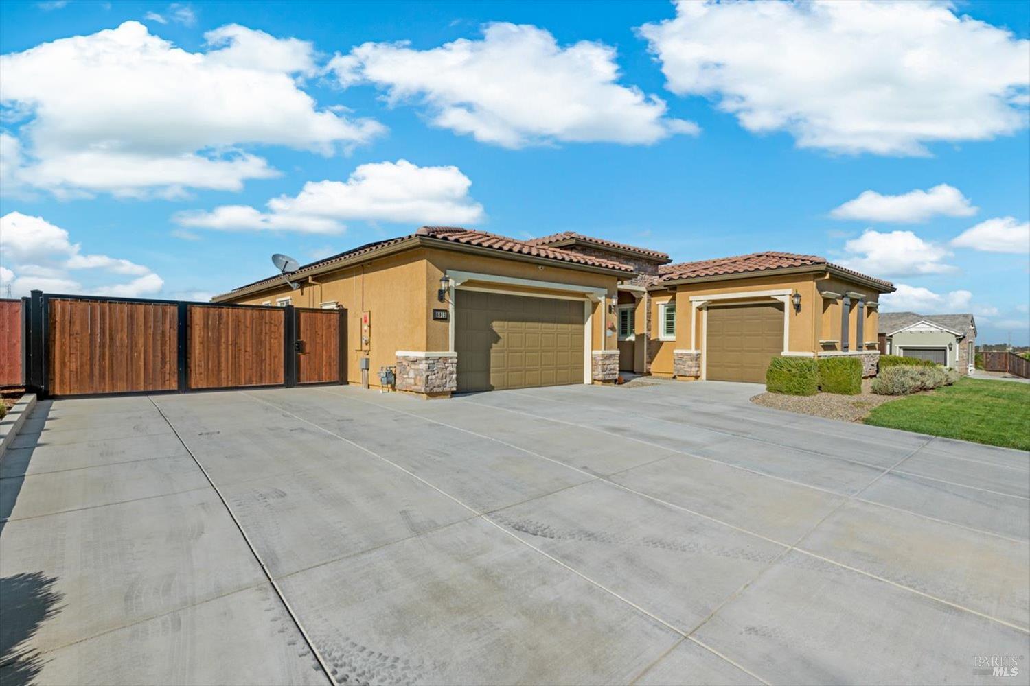 Detail Gallery Image 7 of 97 For 6012 Peacock Ct, Vacaville,  CA 95688 - 3 Beds | 3/1 Baths