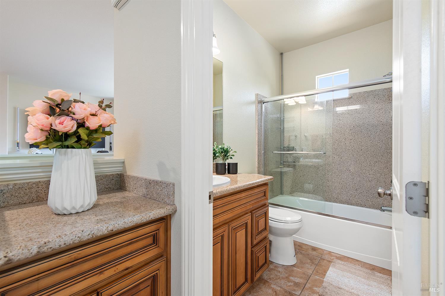 Detail Gallery Image 18 of 22 For 180 Healdsburg Ave #B,  Cloverdale,  CA 95425 - 2 Beds | 2 Baths