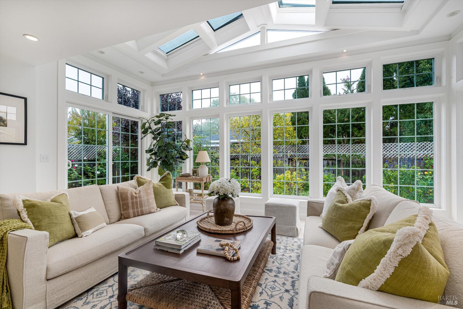 Detail Gallery Image 2 of 36 For 760 5th St, Sonoma,  CA 95476 - 3 Beds | 2/1 Baths