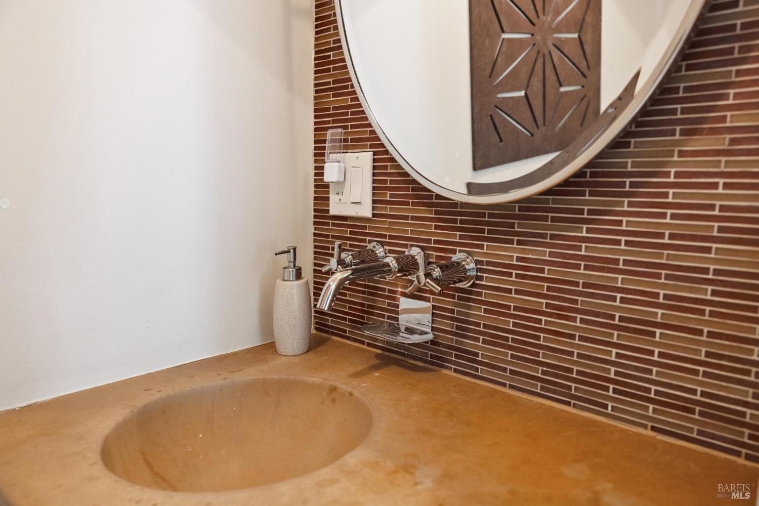 Detail Gallery Image 38 of 97 For 139 Deer Hollow Rd, San Anselmo,  CA 94960 - 5 Beds | 3/1 Baths