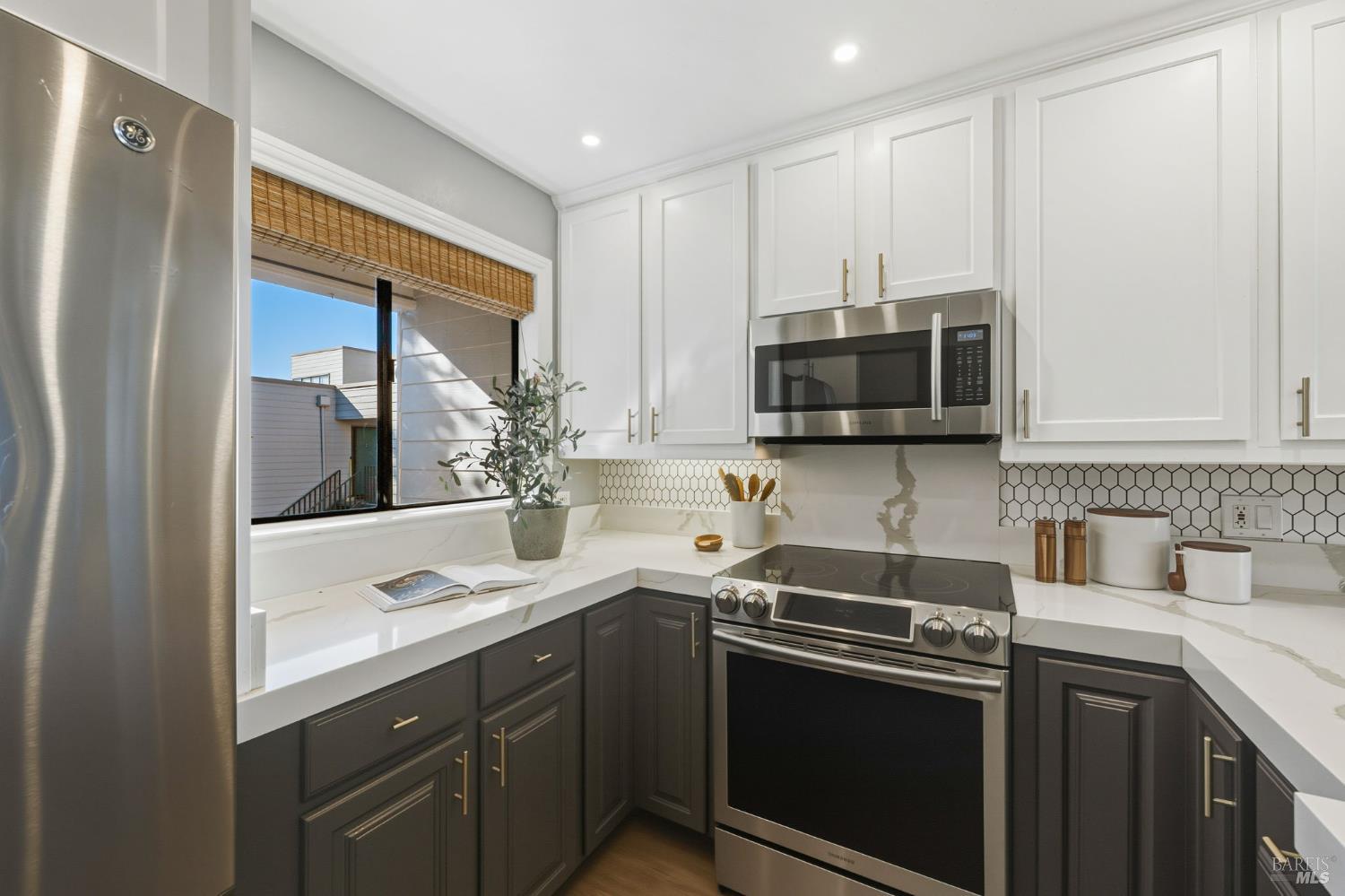 Detail Gallery Image 6 of 27 For 945 via Casitas Unkn #248,  Greenbrae,  CA 94904 - 2 Beds | 2 Baths