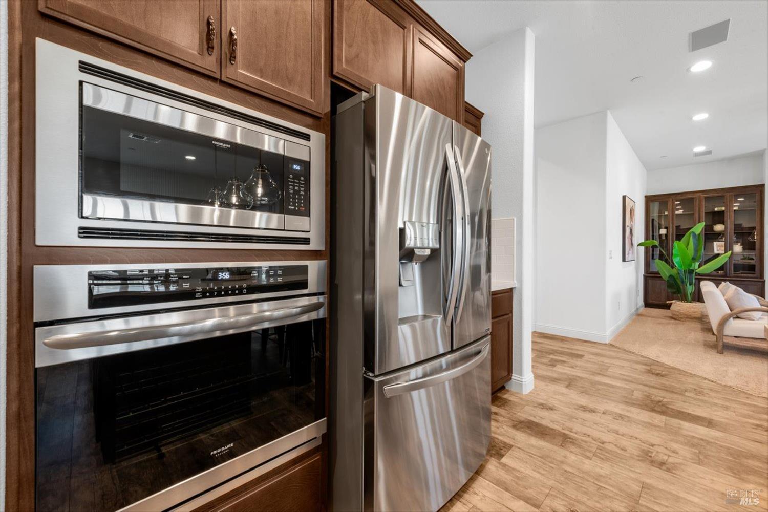 Detail Gallery Image 34 of 97 For 6012 Peacock Ct, Vacaville,  CA 95688 - 3 Beds | 3/1 Baths