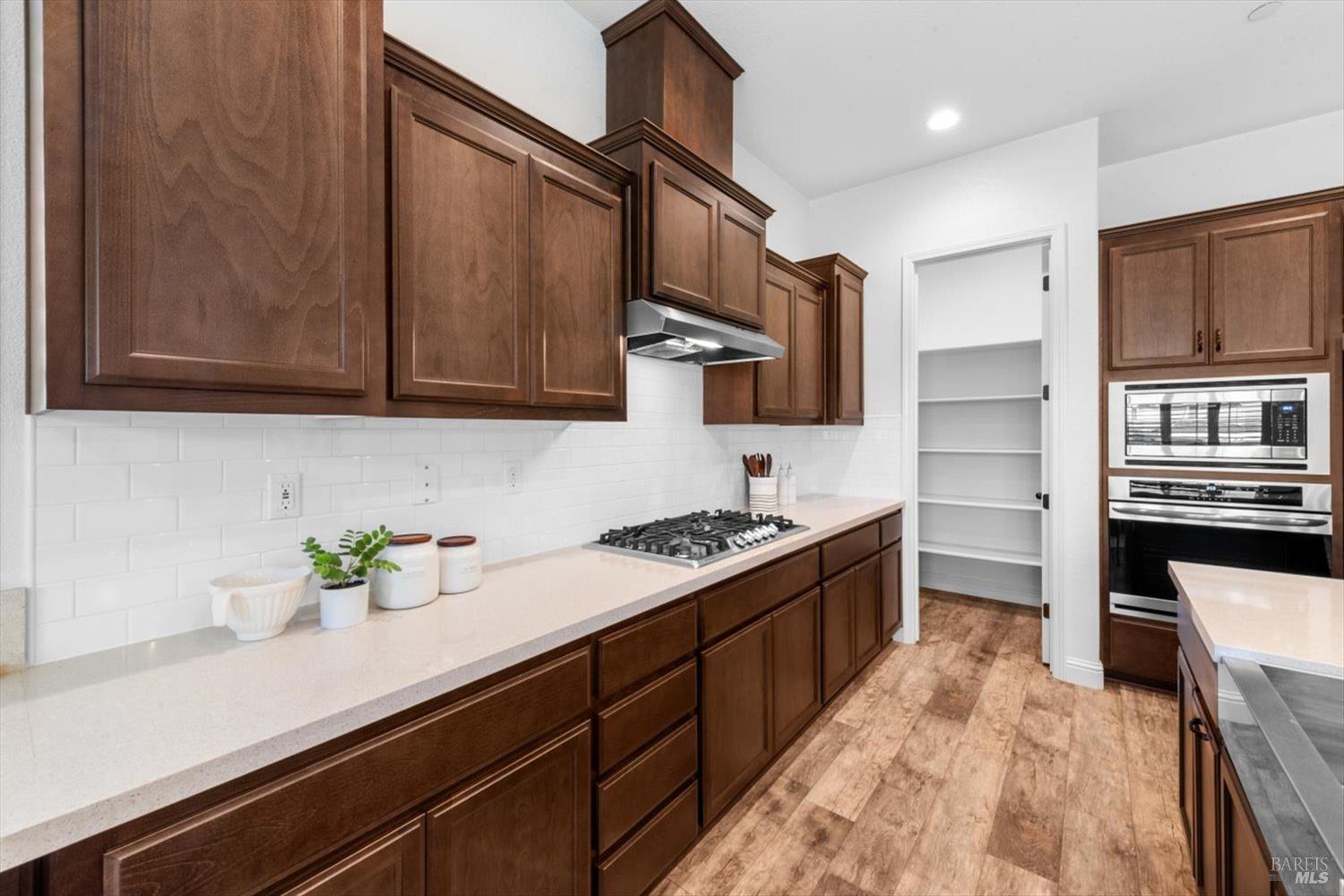 Detail Gallery Image 39 of 97 For 6012 Peacock Ct, Vacaville,  CA 95688 - 3 Beds | 3/1 Baths