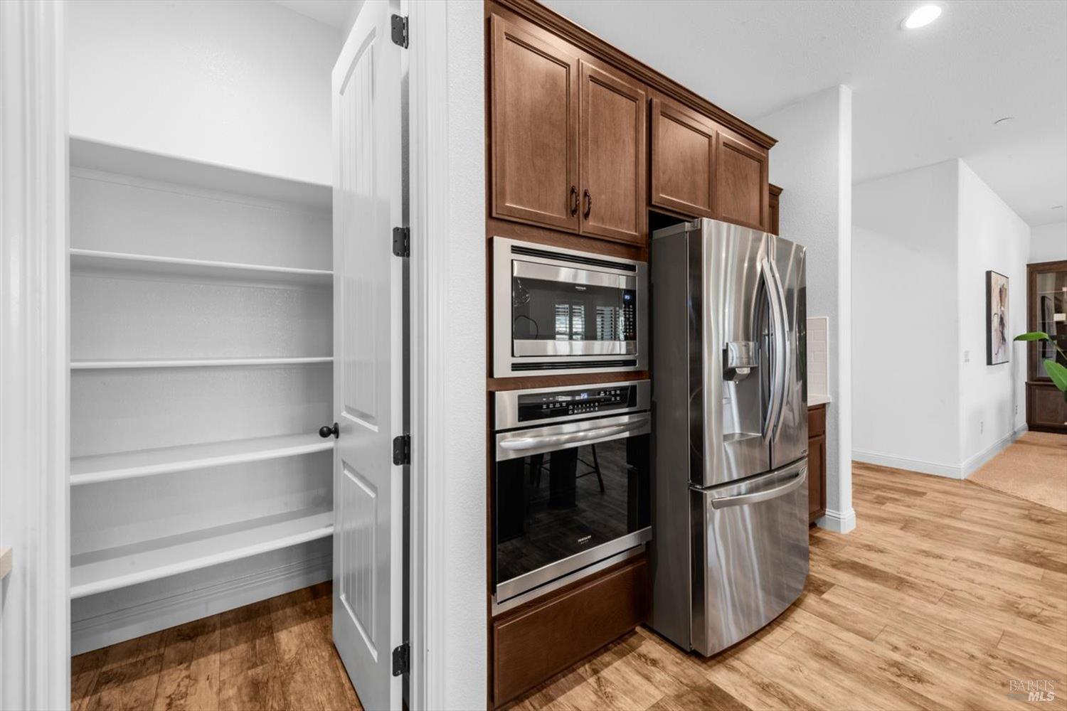 Detail Gallery Image 33 of 97 For 6012 Peacock Ct, Vacaville,  CA 95688 - 3 Beds | 3/1 Baths