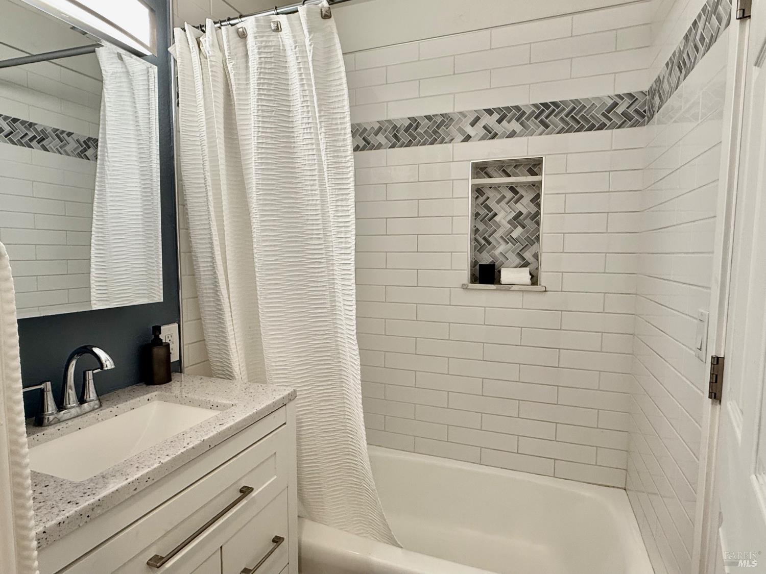 Detail Gallery Image 14 of 18 For 300 Stony Point Rd #191,  Santa Rosa,  CA 95401 - 2 Beds | 1/1 Baths