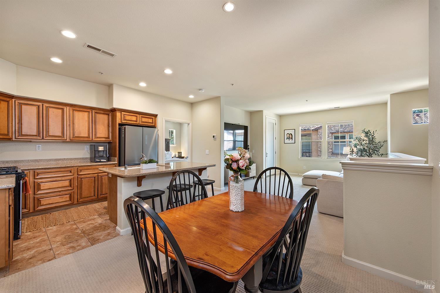 Detail Gallery Image 8 of 22 For 180 Healdsburg Ave #B,  Cloverdale,  CA 95425 - 2 Beds | 2 Baths