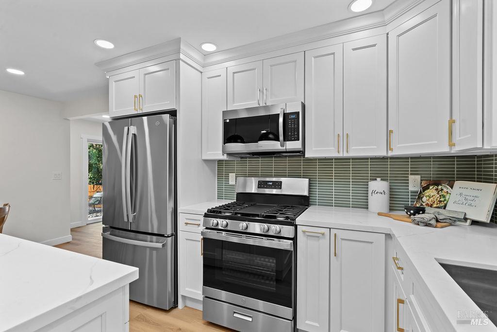 Detail Gallery Image 10 of 38 For 121 La Brea St, Vallejo,  CA 94591 - 3 Beds | 2 Baths