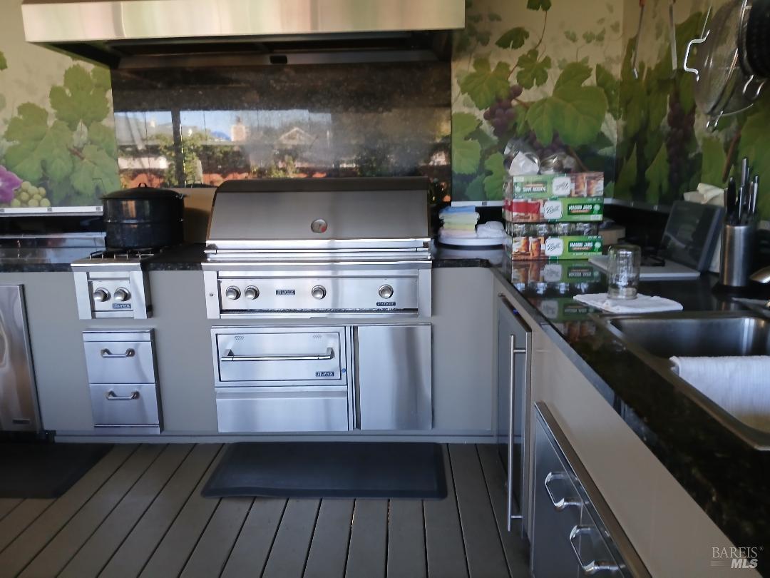 Detail Gallery Image 9 of 13 For 6133 Tamara Ln, Windsor,  CA 95492 - 3 Beds | 3 Baths