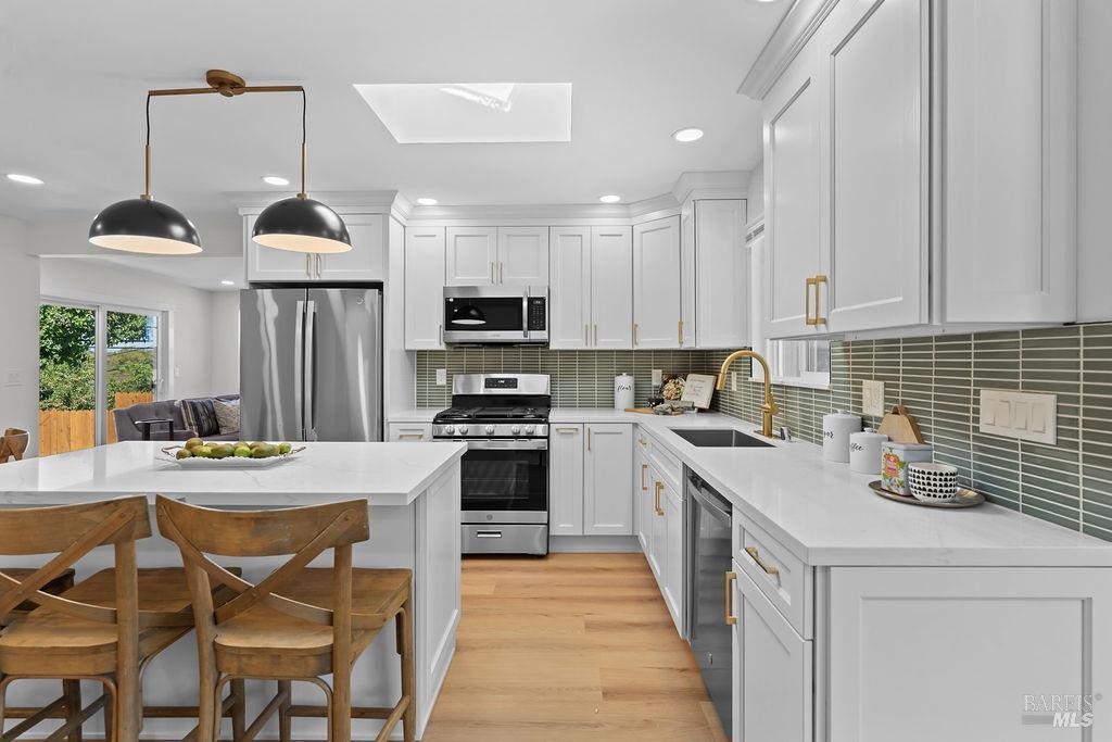 Detail Gallery Image 9 of 38 For 121 La Brea St, Vallejo,  CA 94591 - 3 Beds | 2 Baths