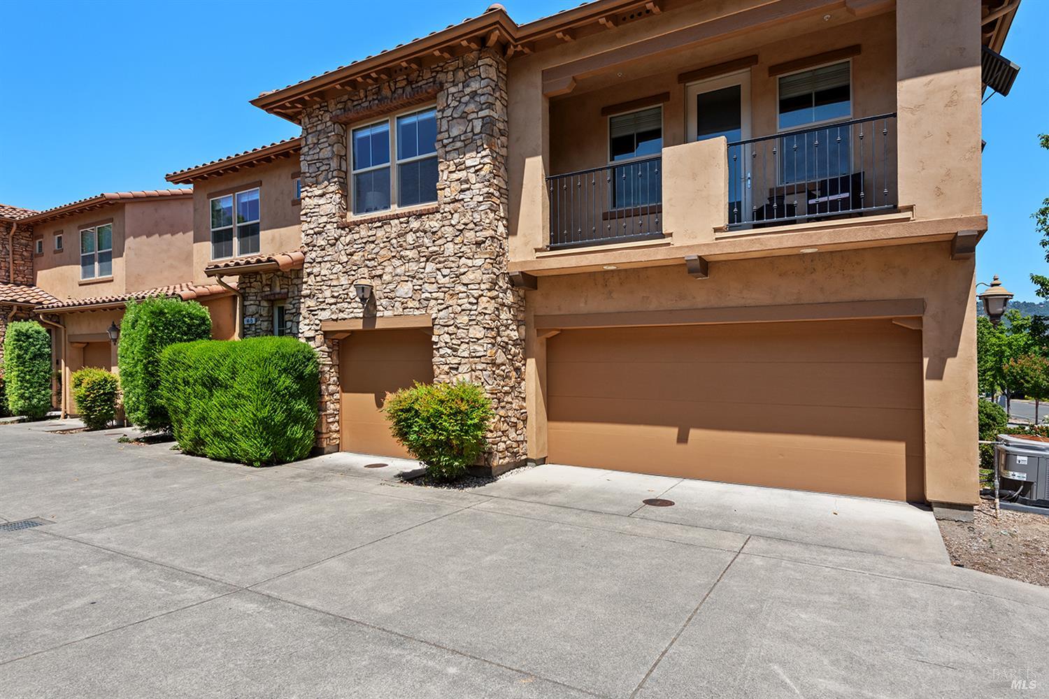 180 Healdsburg Avenue B