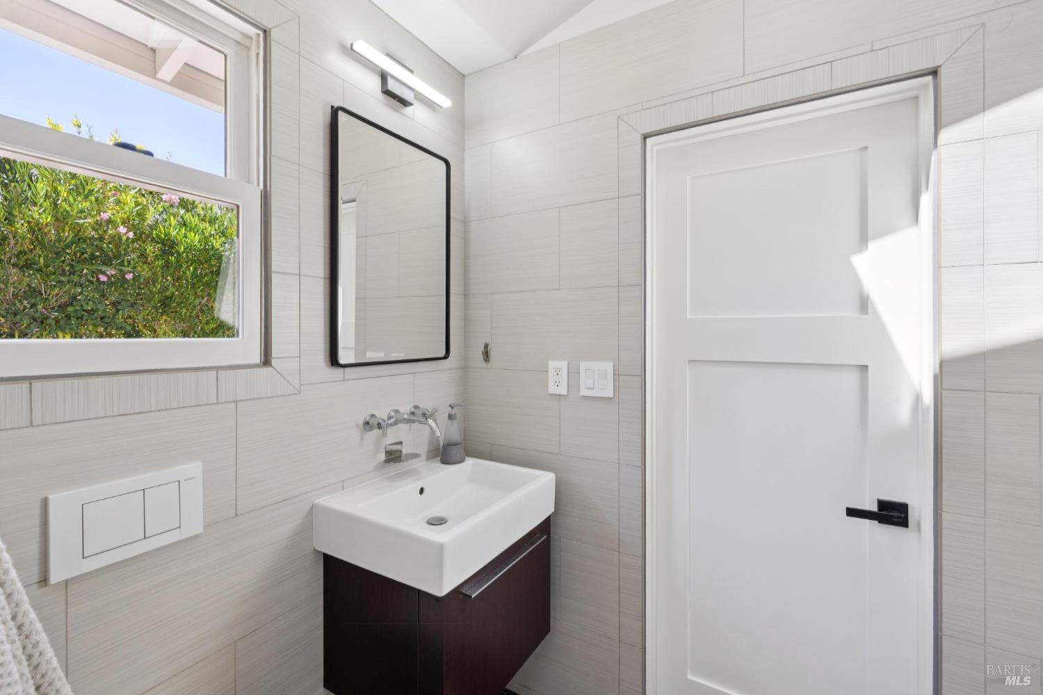 Detail Gallery Image 40 of 97 For 139 Deer Hollow Rd, San Anselmo,  CA 94960 - 5 Beds | 3/1 Baths