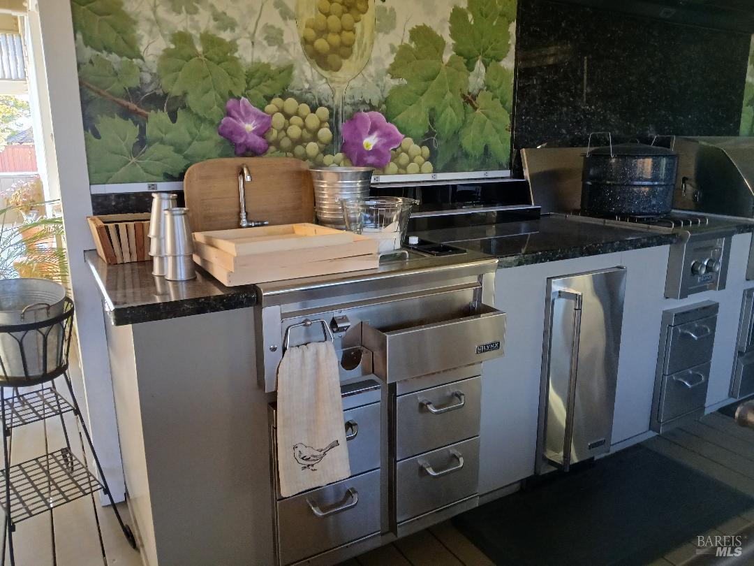 Detail Gallery Image 10 of 13 For 6133 Tamara Ln, Windsor,  CA 95492 - 3 Beds | 3 Baths