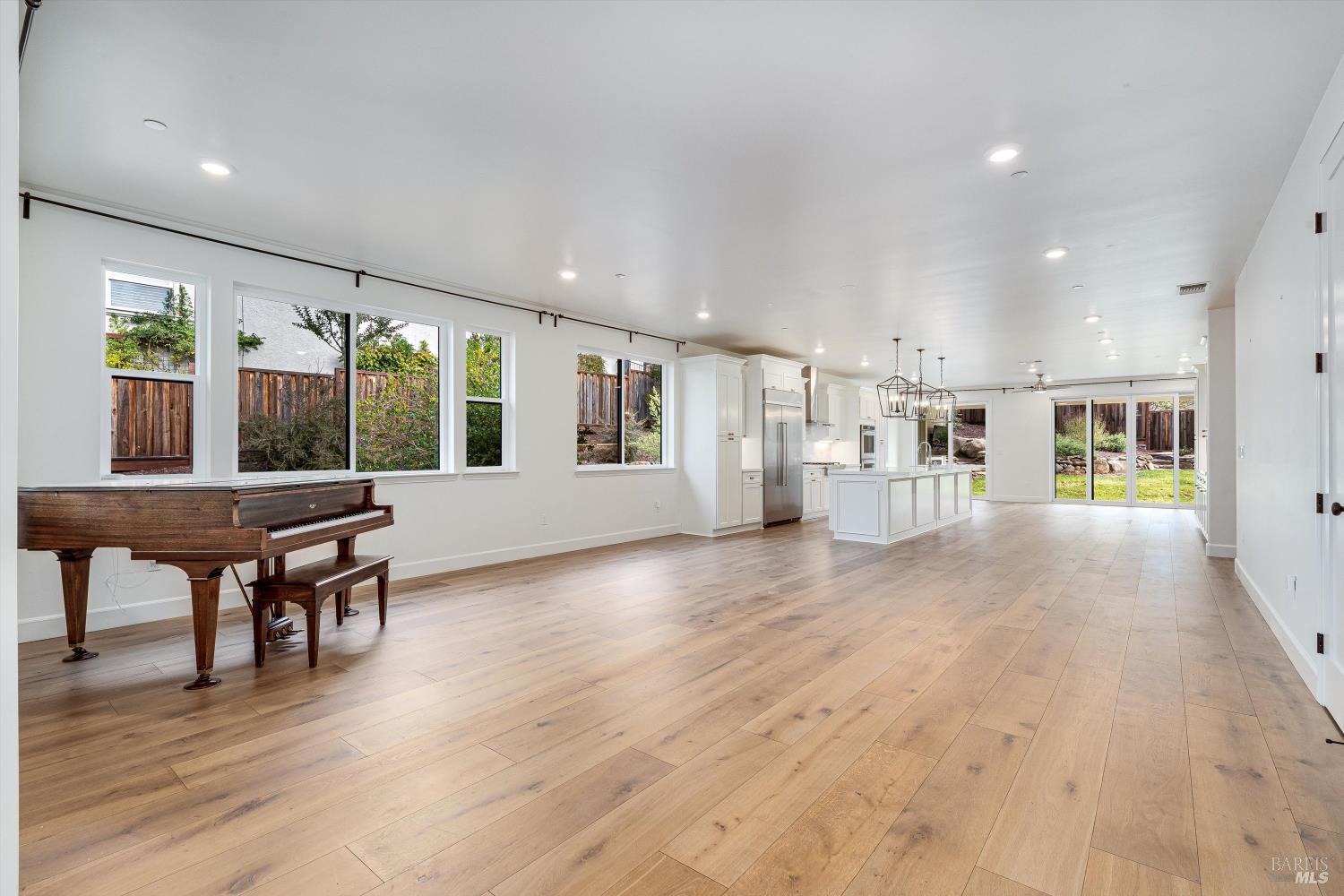 Detail Gallery Image 21 of 87 For 1980 Bent Tree Pl, Santa Rosa,  CA 95404 - 4 Beds | 3 Baths