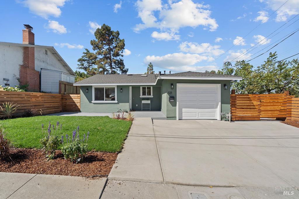 Detail Gallery Image 2 of 38 For 121 La Brea St, Vallejo,  CA 94591 - 3 Beds | 2 Baths