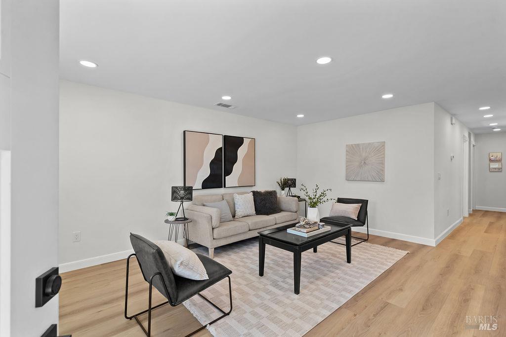 Detail Gallery Image 3 of 38 For 121 La Brea St, Vallejo,  CA 94591 - 3 Beds | 2 Baths