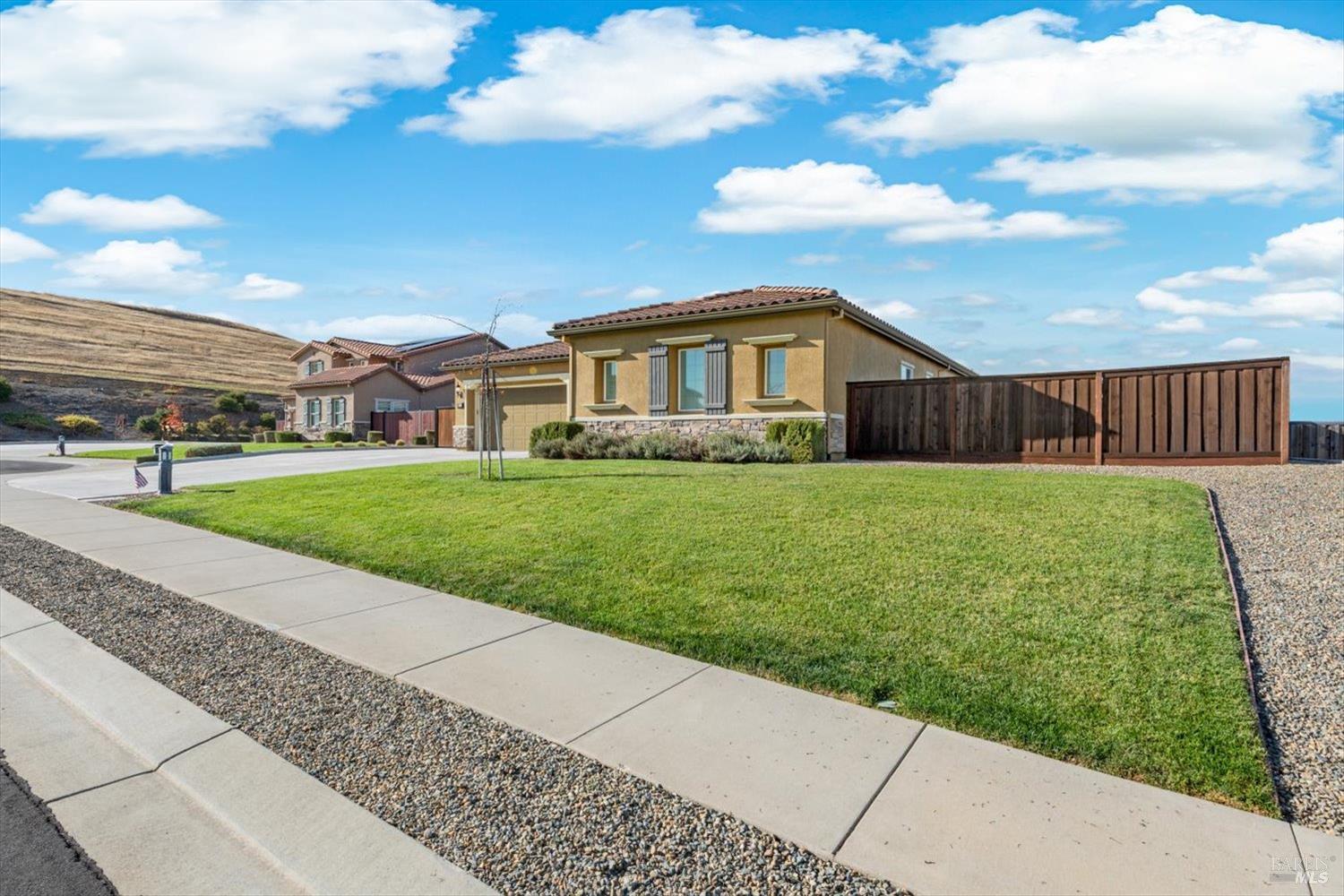 Detail Gallery Image 5 of 97 For 6012 Peacock Ct, Vacaville,  CA 95688 - 3 Beds | 3/1 Baths