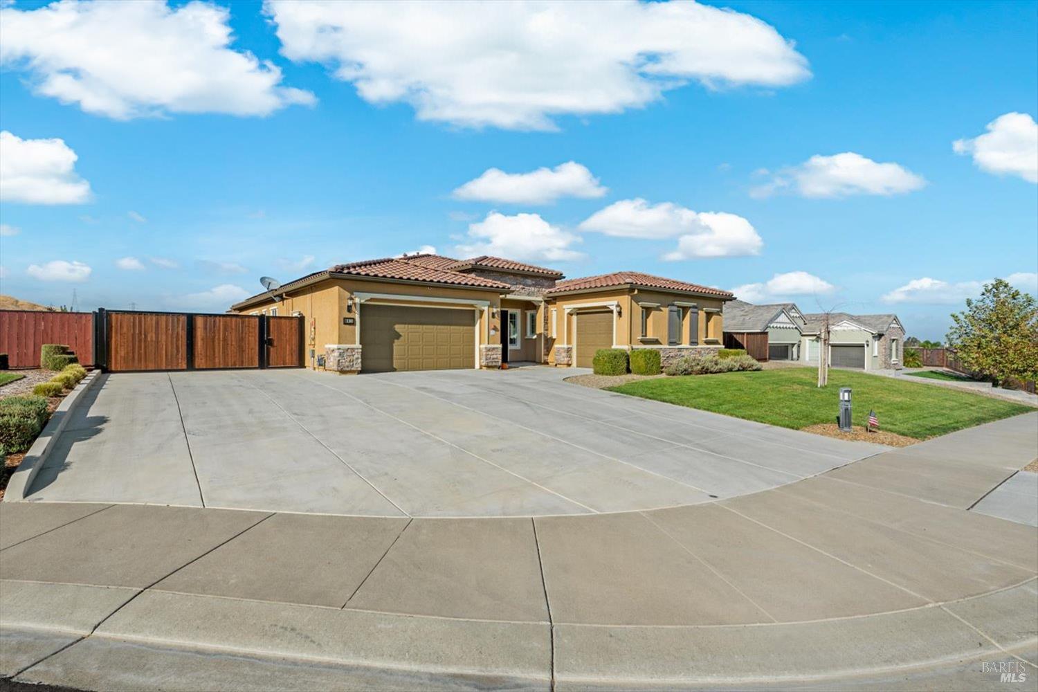 Detail Gallery Image 6 of 97 For 6012 Peacock Ct, Vacaville,  CA 95688 - 3 Beds | 3/1 Baths