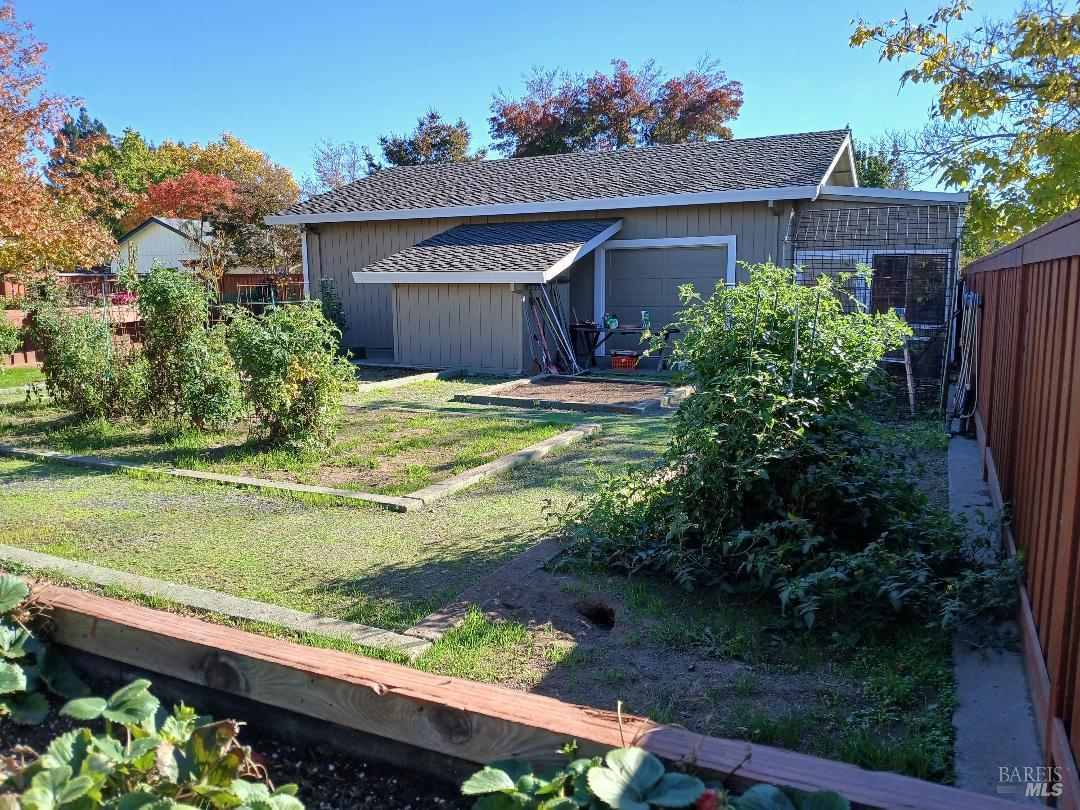 Detail Gallery Image 8 of 13 For 6133 Tamara Ln, Windsor,  CA 95492 - 3 Beds | 3 Baths