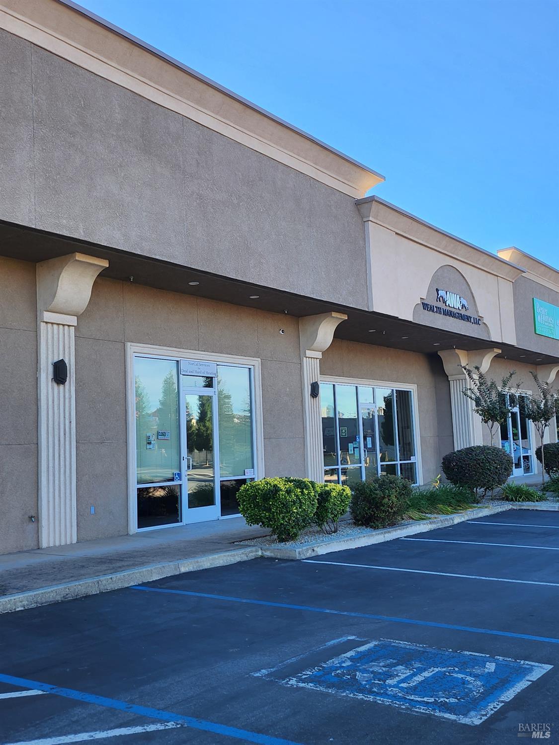 Detail Gallery Image 4 of 5 For 2650 Larkspur Ln #F,  Redding,  CA 96002 - – Beds | – Baths