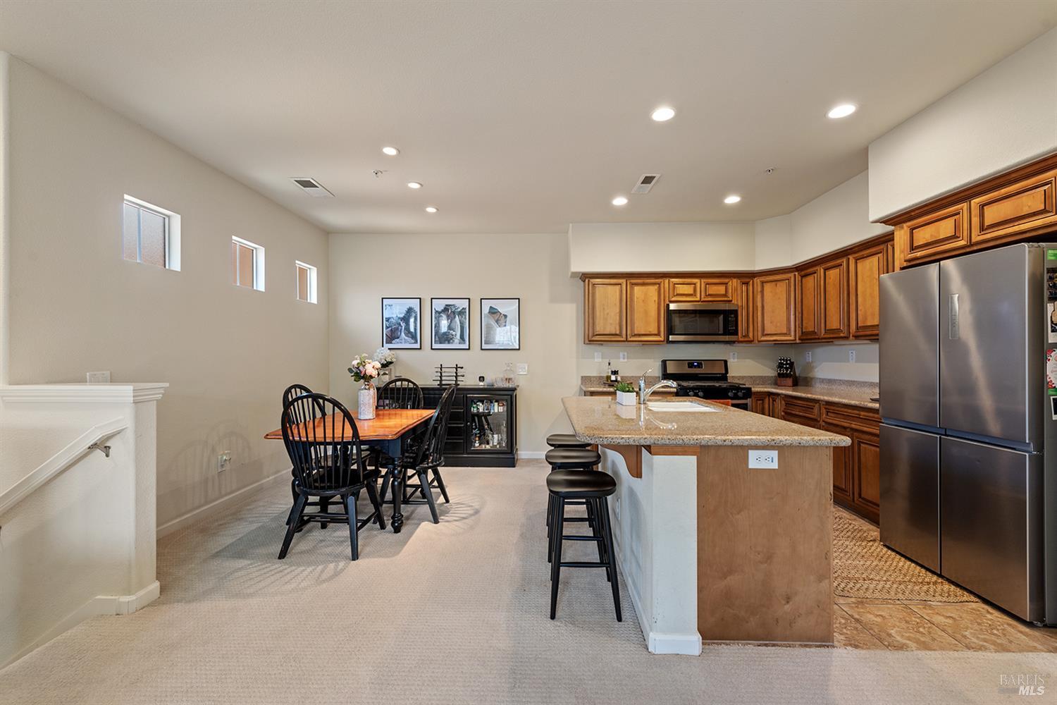 Detail Gallery Image 6 of 22 For 180 Healdsburg Ave #B,  Cloverdale,  CA 95425 - 2 Beds | 2 Baths