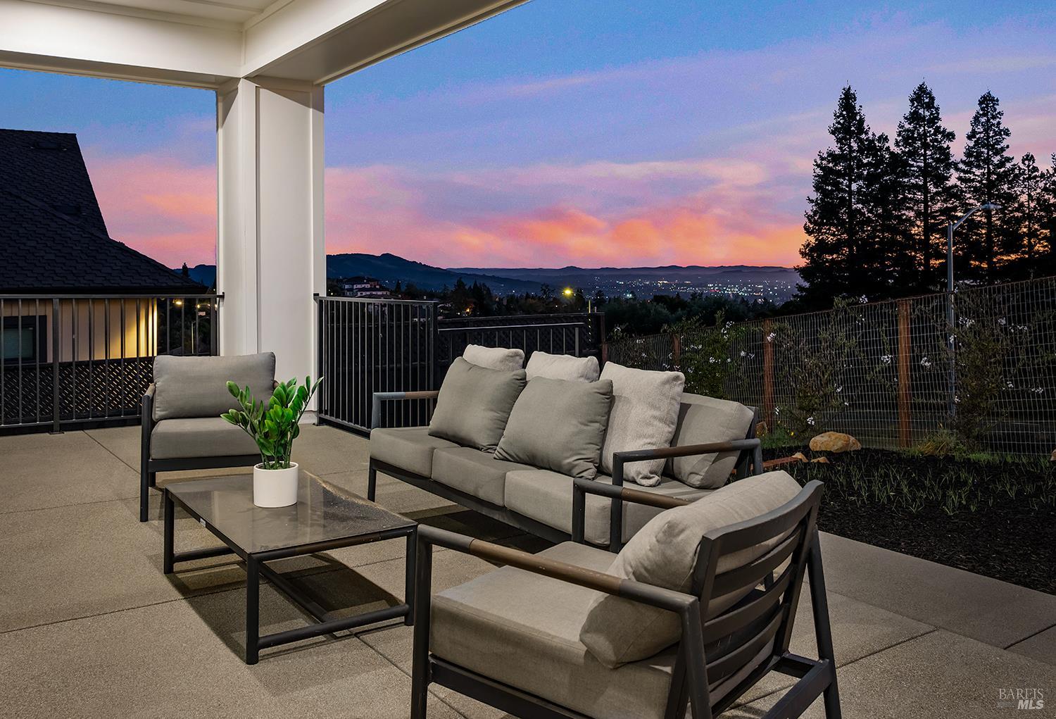 Detail Gallery Image 10 of 44 For 3763 Paxton Pl, Santa Rosa,  CA 95403 - 4 Beds | 4 Baths